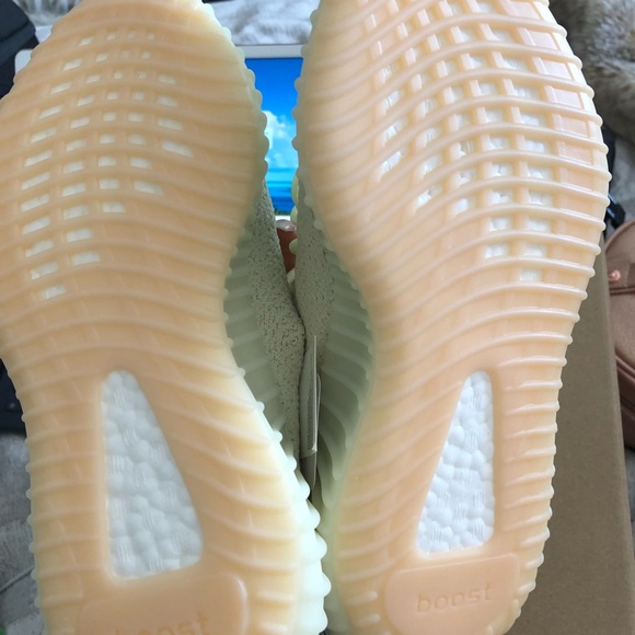 Yeezy Butter Yellow - Picture 3 of 8